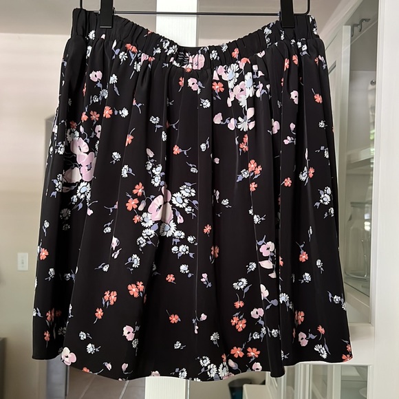LC Lauren Conrad Black and Floral Skater Skirt Size S - Picture 2 of 4